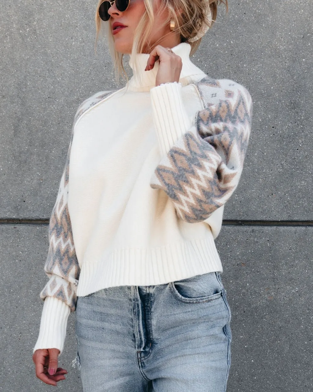 Color Block Sleeve Turtleneck Sweater - Cream