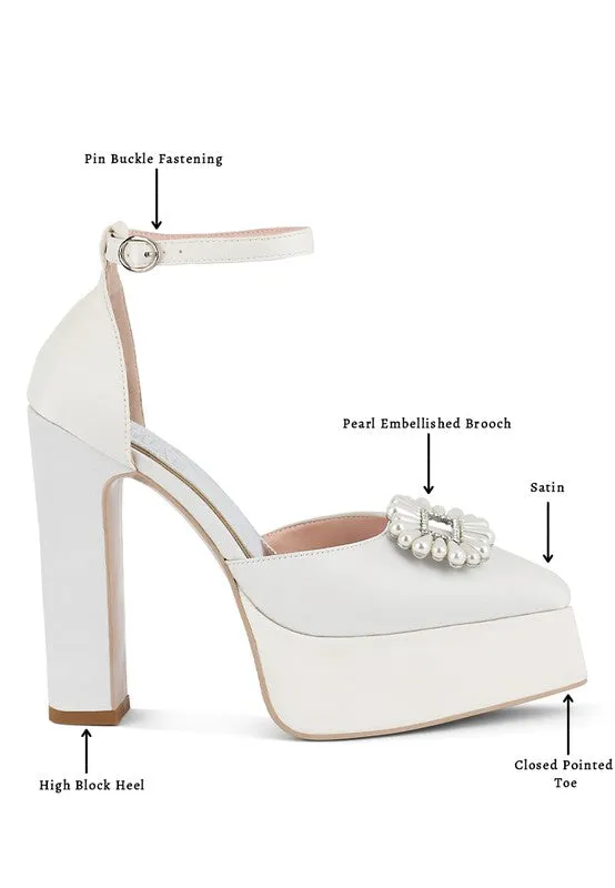 Maeissa Pearls Brooch Detail Block Heel Sandals