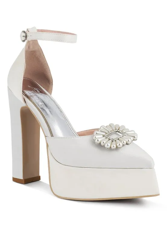 Maeissa Pearls Brooch Detail Block Heel Sandals