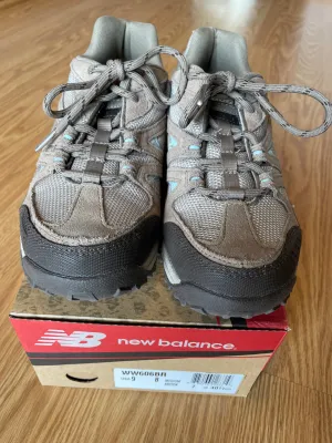 NEW New Balance Women's Hiking Sneakers (9)