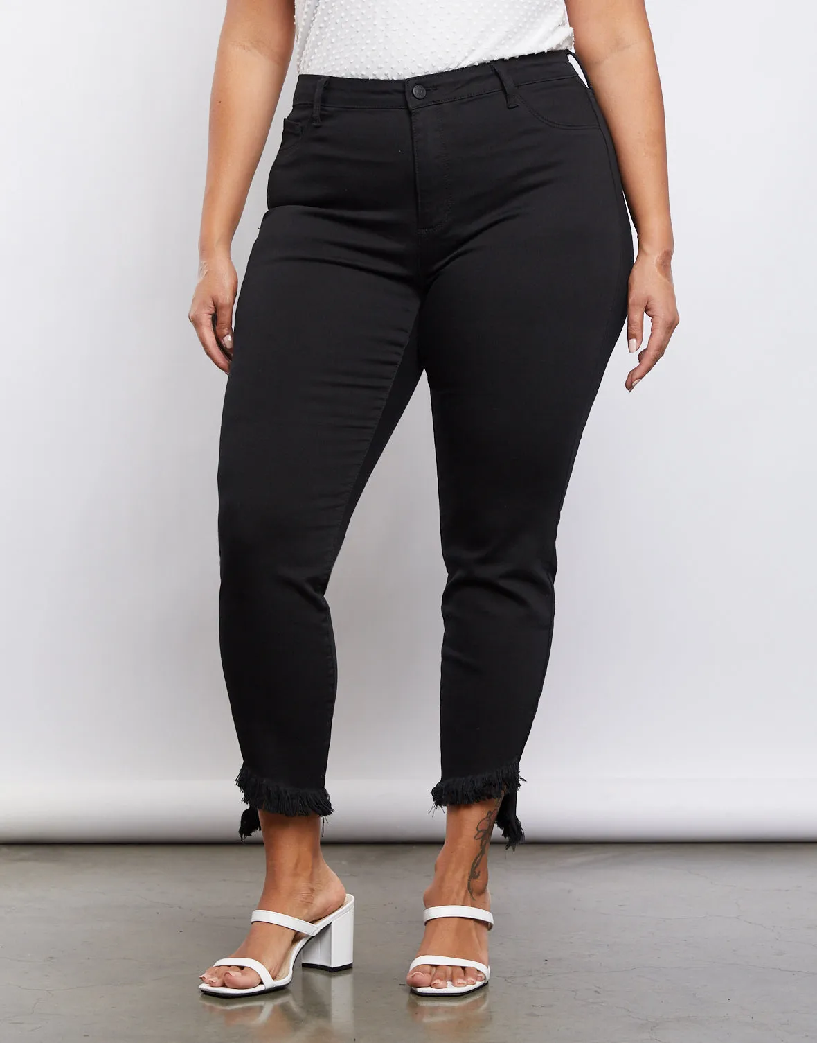 Plus Size Frayed Ankle Jeans